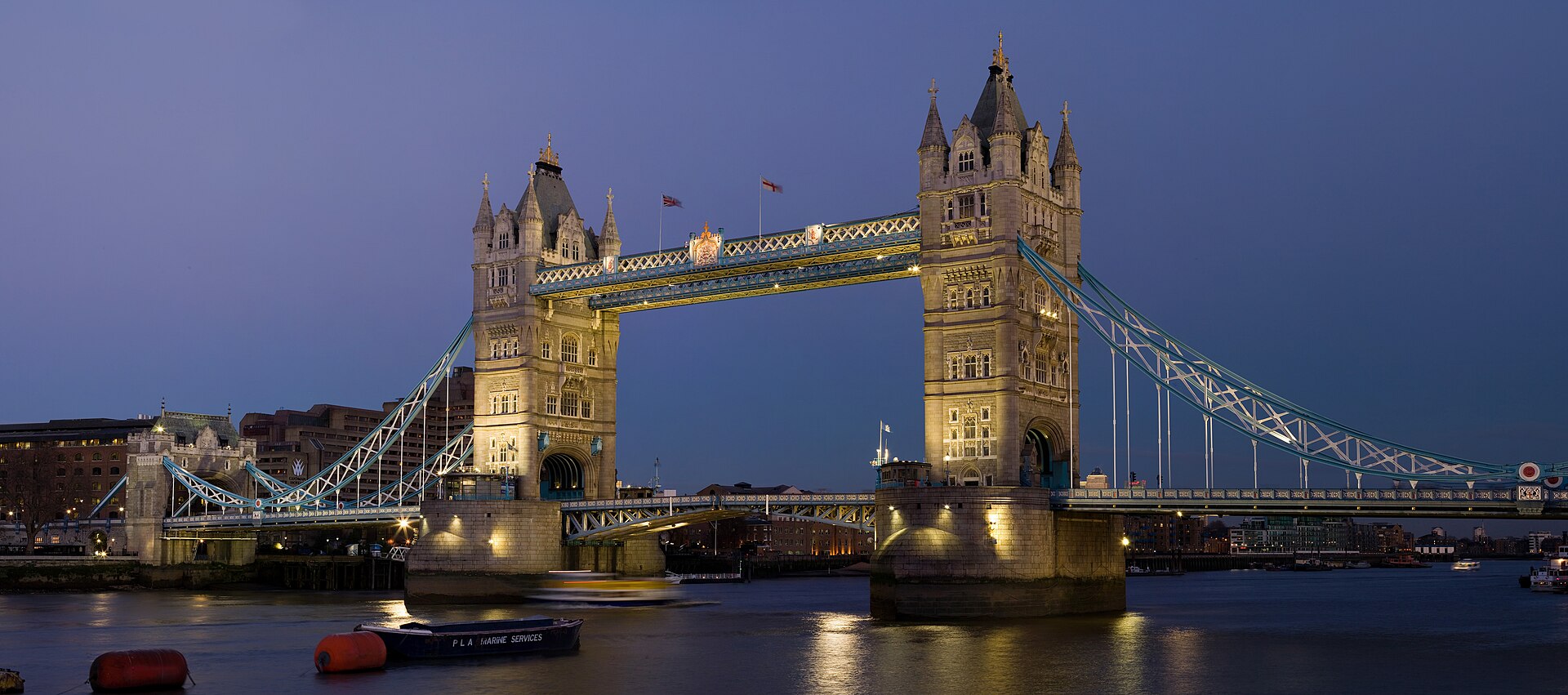 Tower Bridge sobre el Támesis