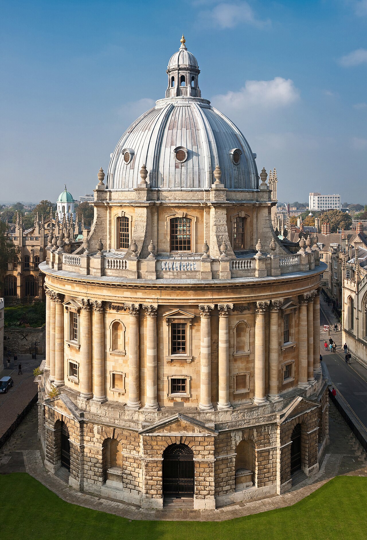 Oxford: bibliotecas, mercado y paseos entre ríos