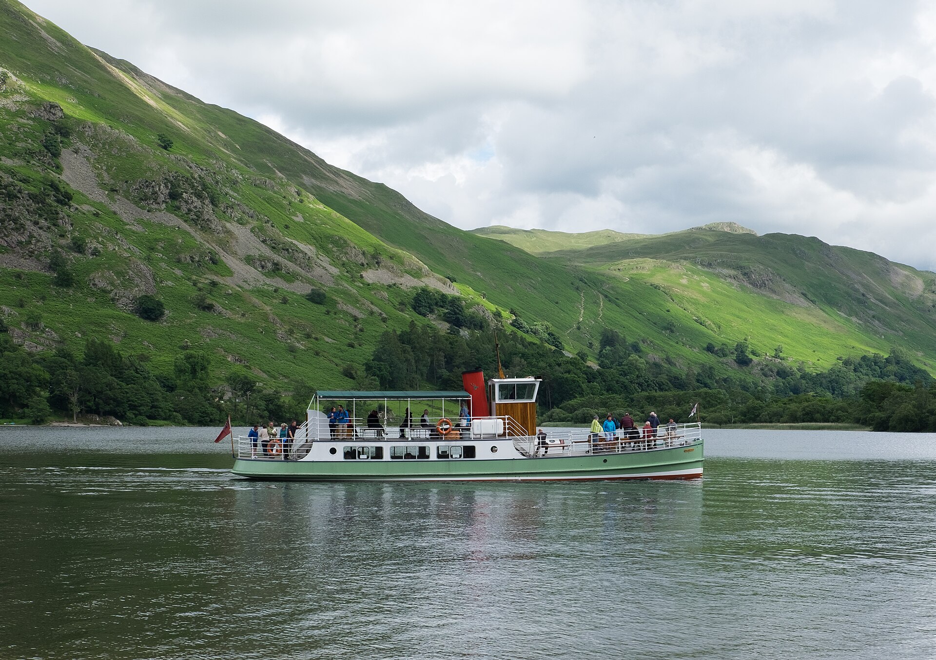 Ullswater et paysage de montagne
