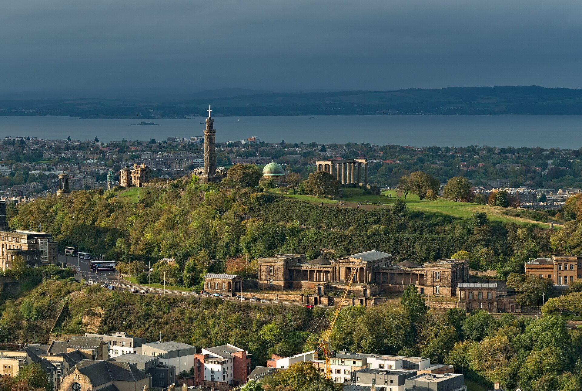 Calton Hill con skyline